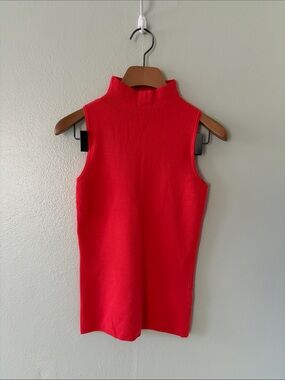 NWOT T Tahari Sleeveless Mock Neck Knit Top